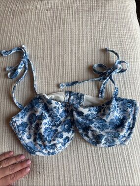 Abercrombie & Fitch Blue and White Floral Underwire Bikini Top